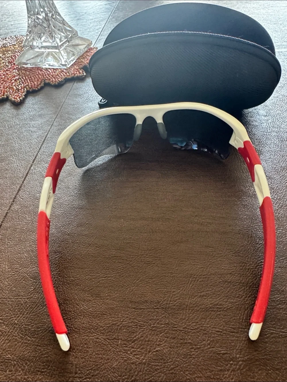 Oakley FLAK Boy’s White/Red Frame Sunglasses with blue Mirrored Lenses